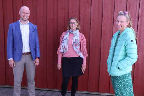 Banksjef i SNN Bernt Ola Nilsen, Maria Johansen, daglig leder Nordland Akademi og Anette Tunheim Jak